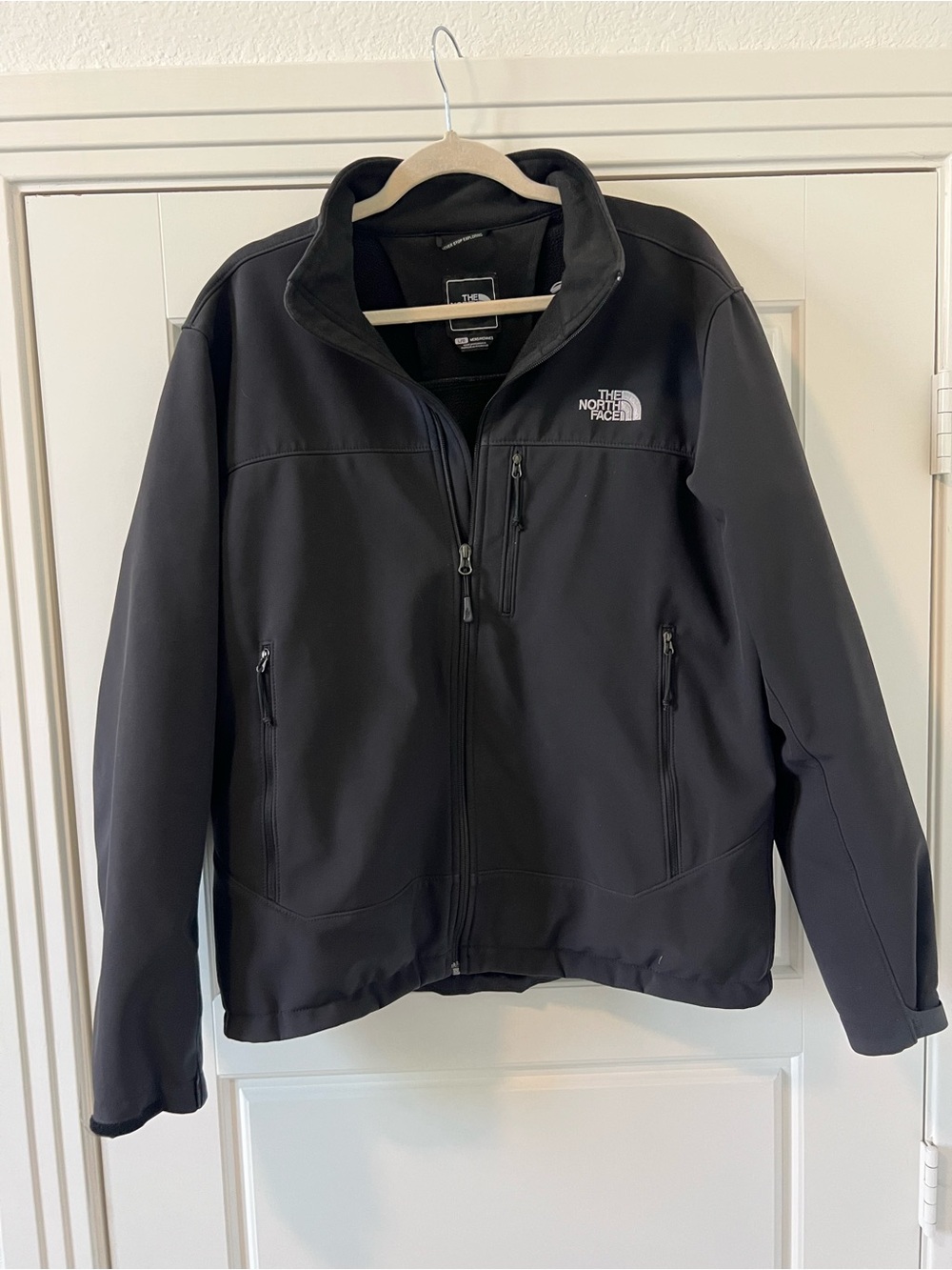 The North Face Men's Black Softshell Performance Jacket